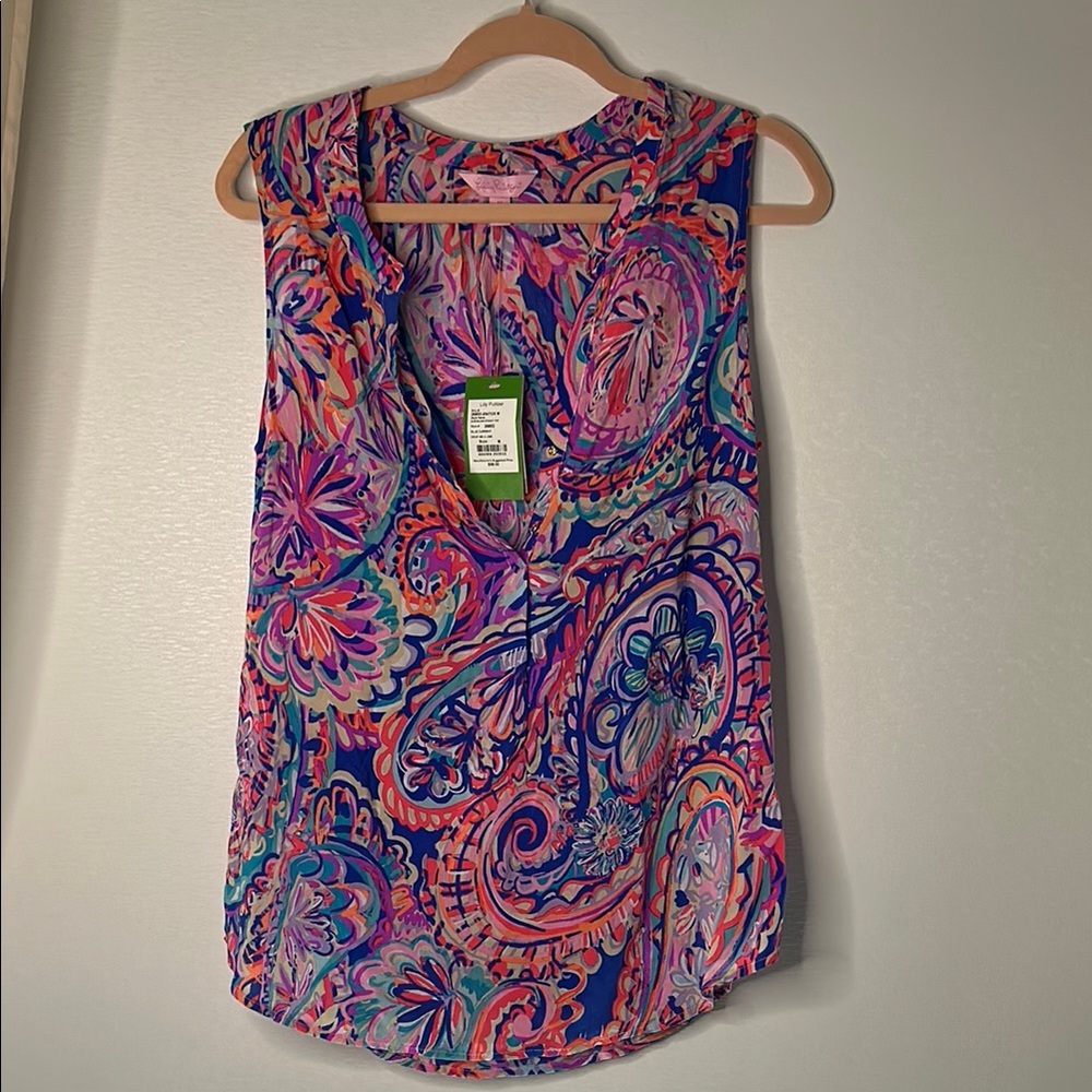 Lilly Pulitzer NWT Size Medium Sleeveless Stacey Top
Blue Current Drop Me A Lime